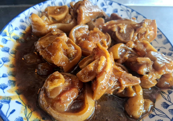Pap and tlhakhwana pork trotters in rich gravy